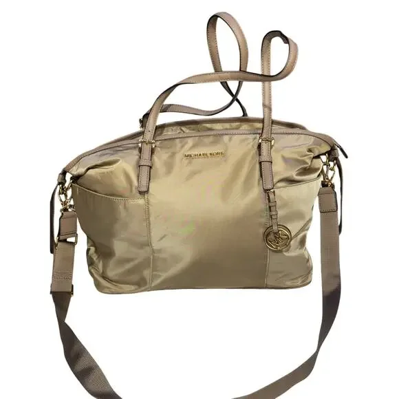 Michael Kors diaper bag new with tag - Picture 2 of 10